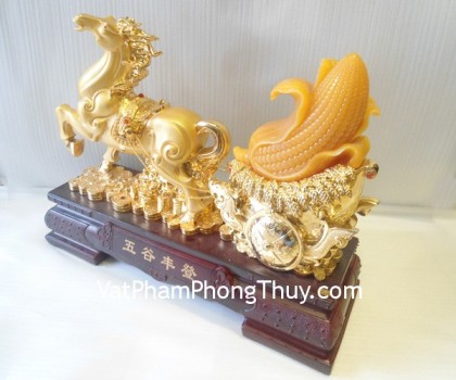 Ngựa vàng sa kim hoa mẫu đơn đế gỗ - phú quý tiền trình FK098M